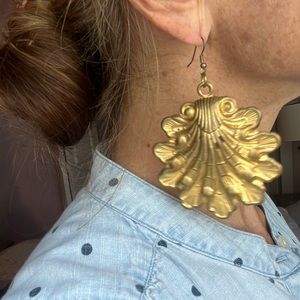 Gold tone seashell earrings